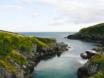 An image of a dock with start rocks