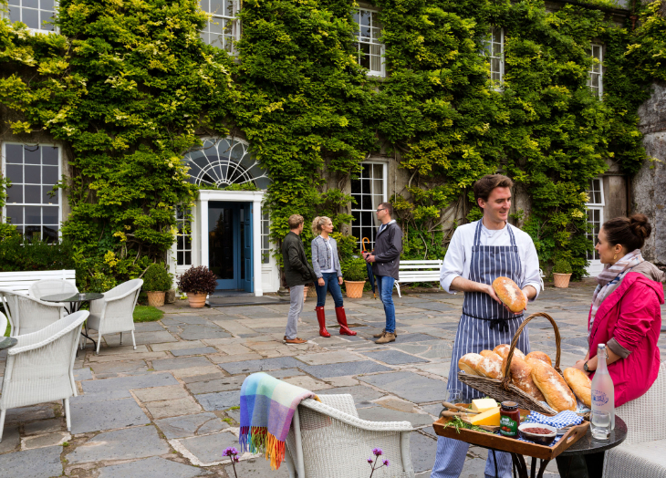 A stately manor with a beadmaker out front
